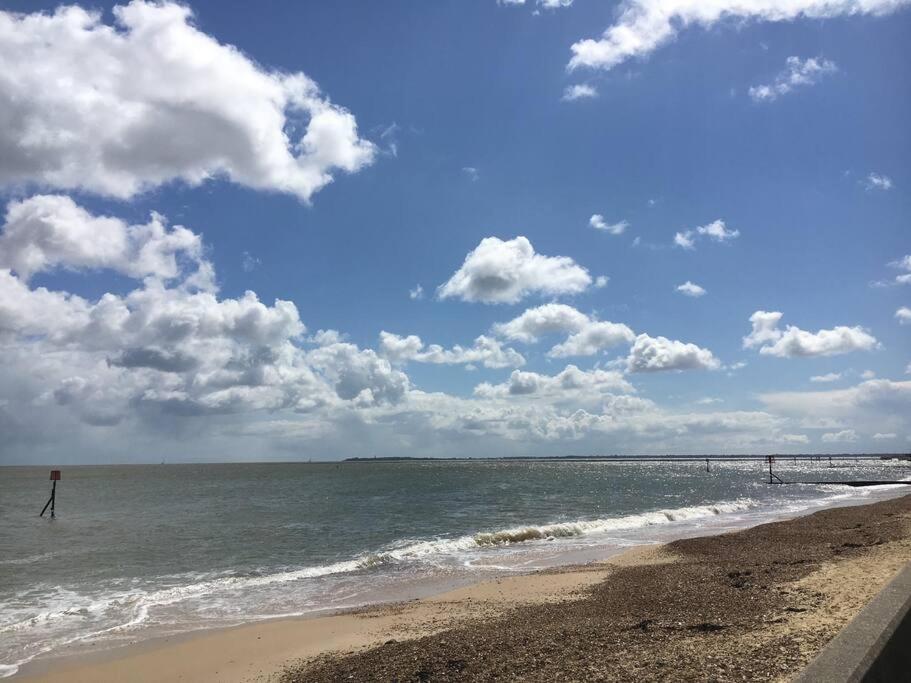 Gordon Villa - A Seaside Escape Harwich Εξωτερικό φωτογραφία