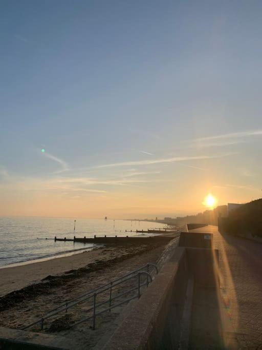 Gordon Villa - A Seaside Escape Harwich Εξωτερικό φωτογραφία